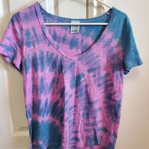 VS Pink tie dye v-neck tee